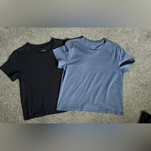 2 Everlane boxy tee’s